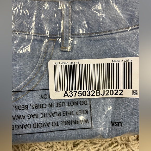 LOGO by Lori Goldstein Lightweight Bootcut 5-Pocket Jeans A375032 NWT Size 16 - Picture 3 of 7